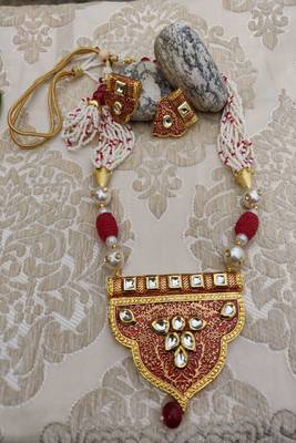 Red pearl necklaces 2