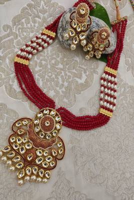 Red pearl necklaces 1