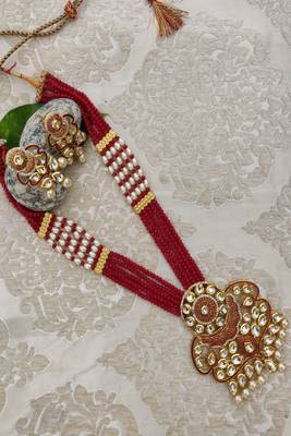 Red pearl necklaces 2
