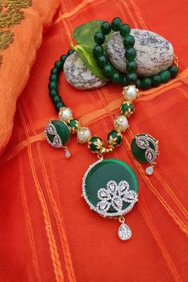 Green emerald   necklaces 2
