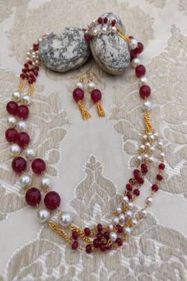 Red pearl necklaces 1