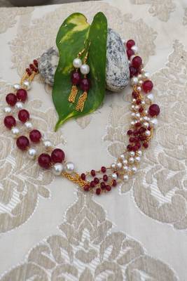 Red pearl necklaces 2