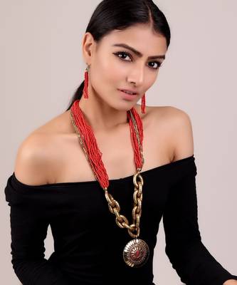 Wanderer's Spirit Necklace Set in Red 2