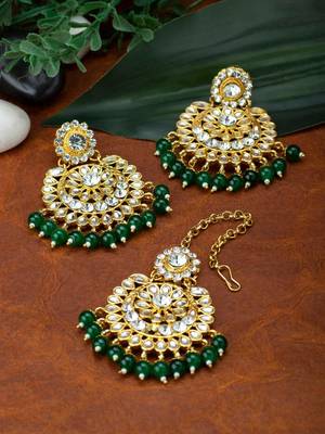 Gold Plated Traditional Kundan Pearl Earrings & Maang Tikka For Women  1