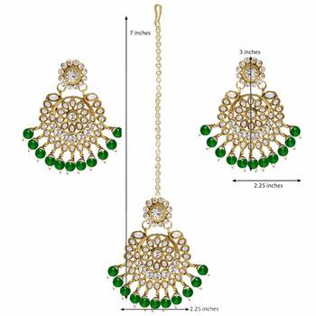 Gold Plated Traditional Kundan Pearl Earrings & Maang Tikka For Women  4