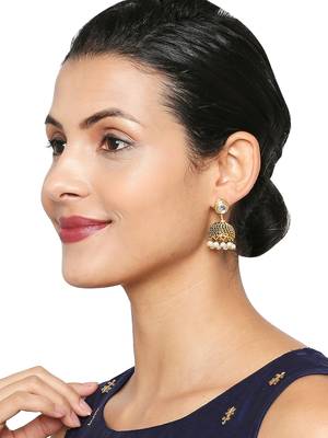 Gold earrings 3