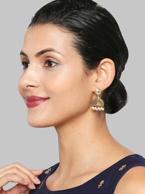 Gold earrings 4