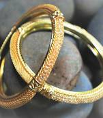 White pearls jadaoo - bangles with pink stones