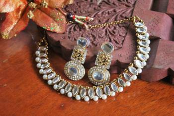 Beautiful hand crafted earrings with kundan necklace set 1