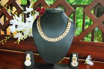 Beautiful hand crafted earrings with kundan necklace set 2