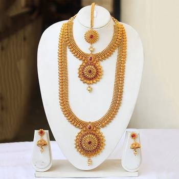 South Indian bridal jewellery set in gold and red 1
