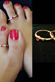 Gold toe-rings