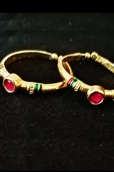 Gold toe-rings