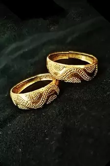 Gold toe-rings