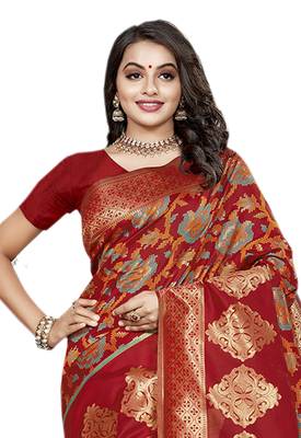 Red Woven Banarasi Saree With Blouse 3