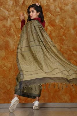 Dark Khaki Kora Silk Saree With Woven Design 2