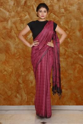 Magenta Kora Silk Saree With Woven Design 1
