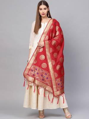 Sutram Women's Banarasi Red Silk Dupatta 1