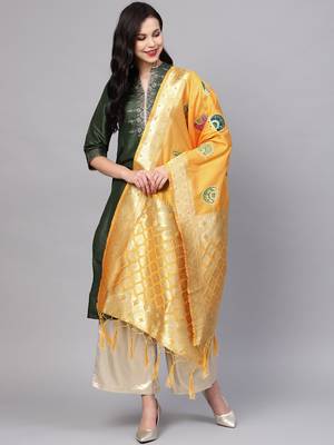 Sutram Women's Banarasi Yellow Silk Dupatta 1