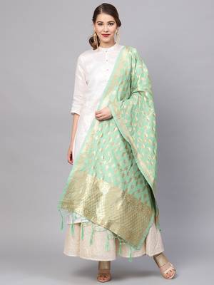 Sutram Women's Banarasi Green Silk Dupatta 1