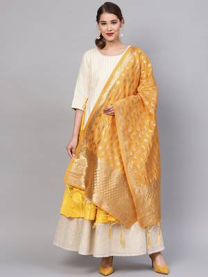Sutram Women's Banarasi Yellow Silk Dupatta 1