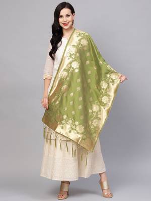 Sutram Women's Banarasi Green Silk Dupatta 1