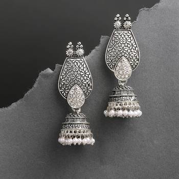 Silver diamond earrings 1