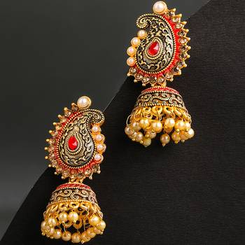 Yellow pearl earrings 1