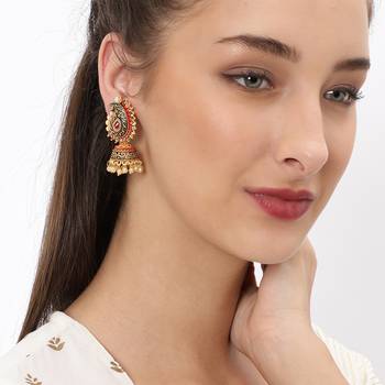 Yellow pearl earrings 3