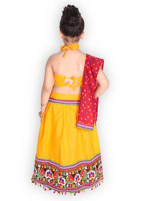 yellow embroidered mirror work navratri traditional lehenga choli 2