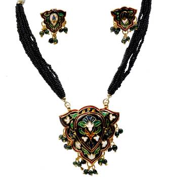 Latest Black White Kashmiri Stole Mothers Day 3