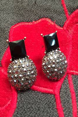 Black crystal earrings 1