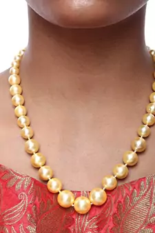 Pearl Neckpiece With Studs