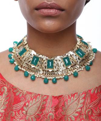 Emerald Neckpiece With Earrings And Ring 2
