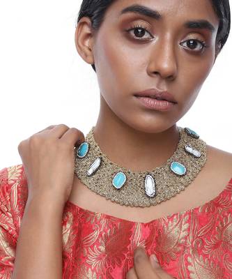 Golden Neckpiece 1