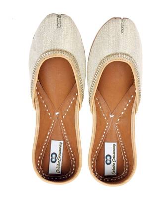 cream solid leather juttis 1