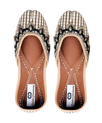 cream solid leather juttis 1