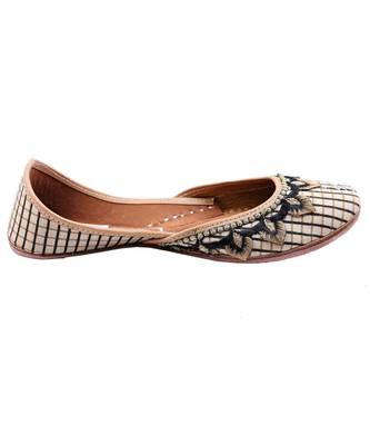 cream solid leather juttis 2