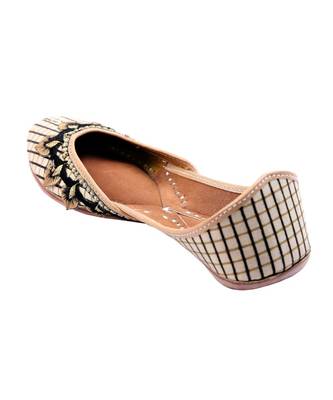 cream solid leather juttis 3