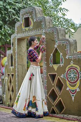 Off White Embroidered Cotton Traditional Navratri Dandiya Raas Garba Festival Function Semi Stitched Lehenga Choli 4