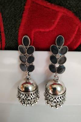 Black Crystal Stone Earrings 1
