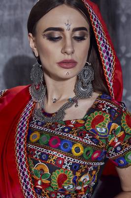 Black And Red Gamthi Hand Embroidered Cotton Traditional Dandiya Raas Garba Navratri Lehenga For Festival 4