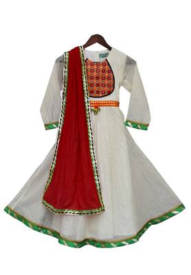 White Anarkali Kurta Dress with Red Dupatta 1