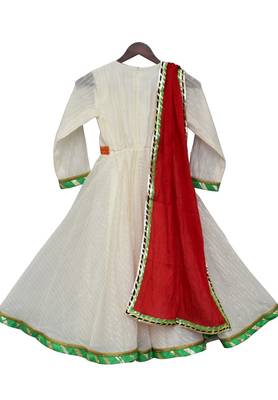 White Anarkali Kurta Dress with Red Dupatta 2