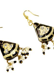 Traditional Design Black Lacquer Fashion Earrings