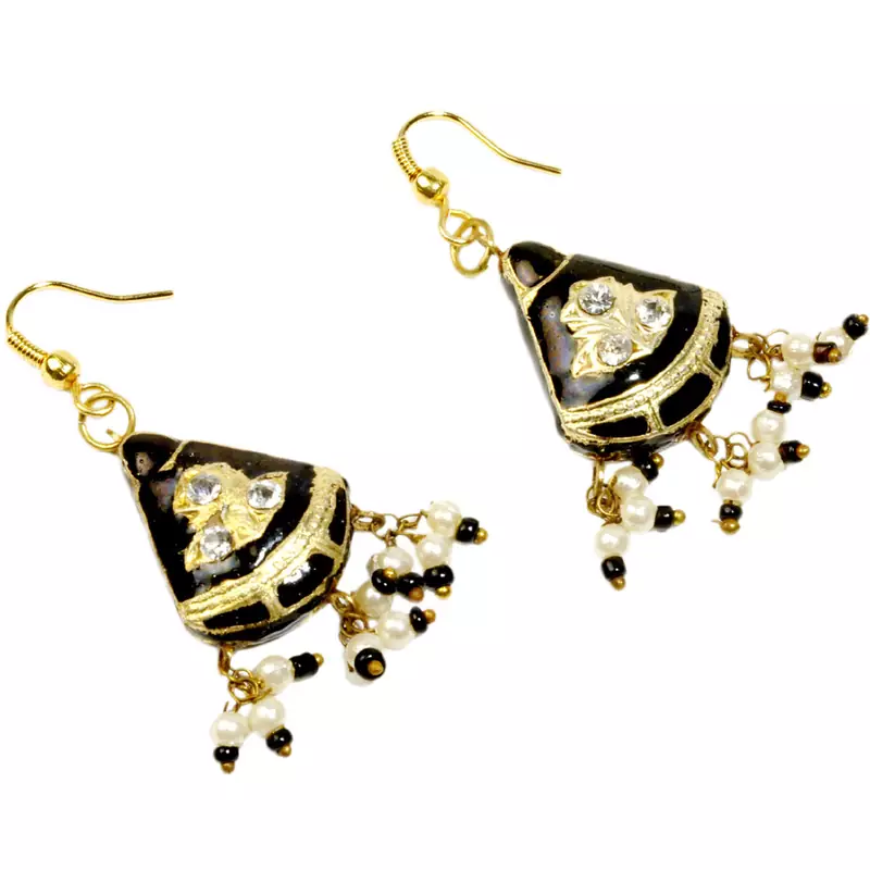 Traditional Design Black Lacquer Fashion Earrings