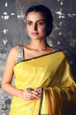 Yellow woven cotton saree with blouse 3