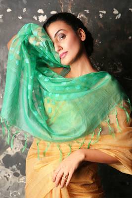 Yellow woven silk blend saree with blouse 3