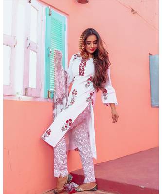 White Mughlai Handblock Suit With Chiffon Dupatta 2