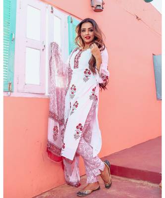 White Mughlai Handblock Suit With Chiffon Dupatta 5